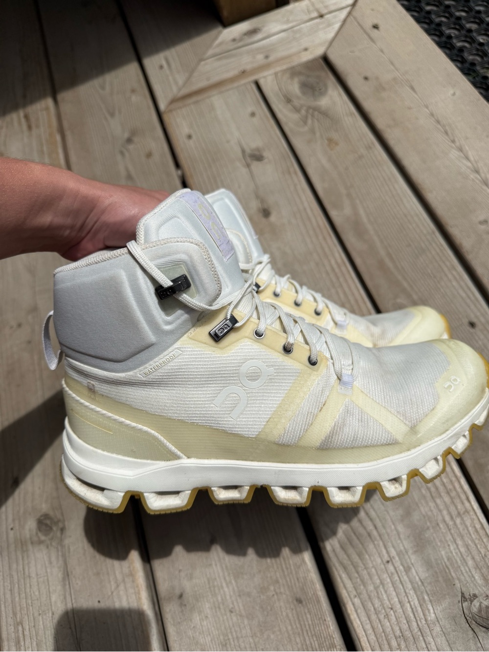 On Cloud Running Cloudrock Women’s Mid Waterproof Hiking Boot Shoes White 8